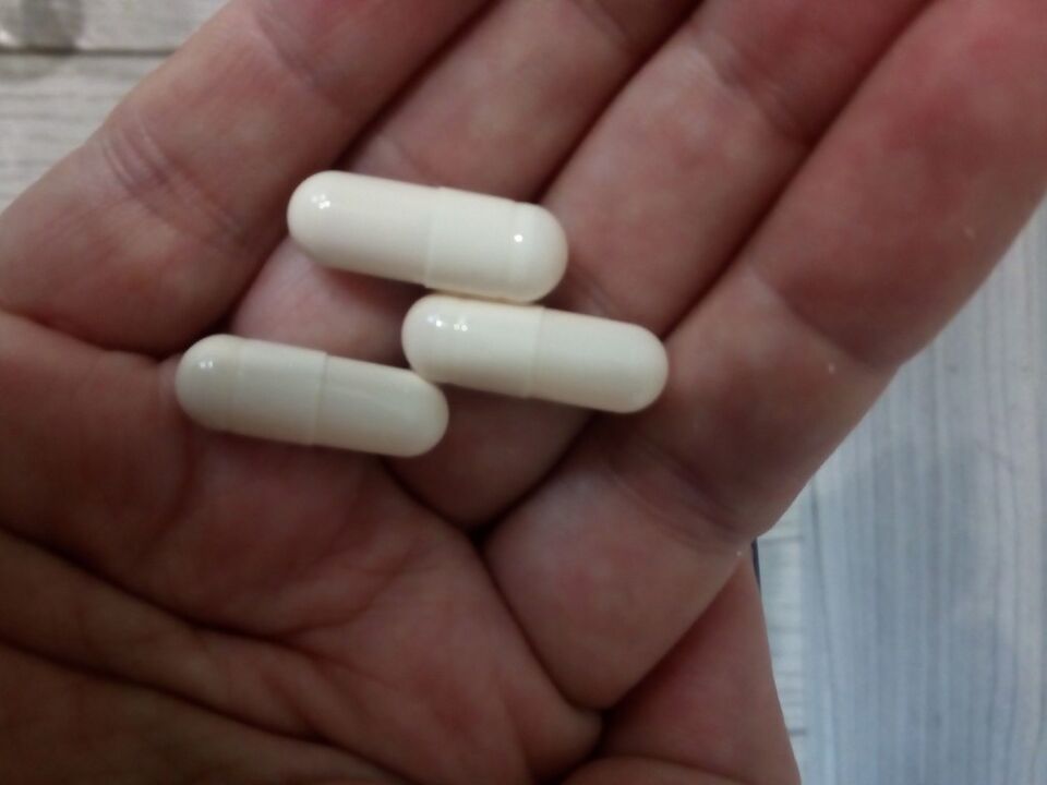 Photo of capsules, review of KETO Complete by Jenson of Glasgow